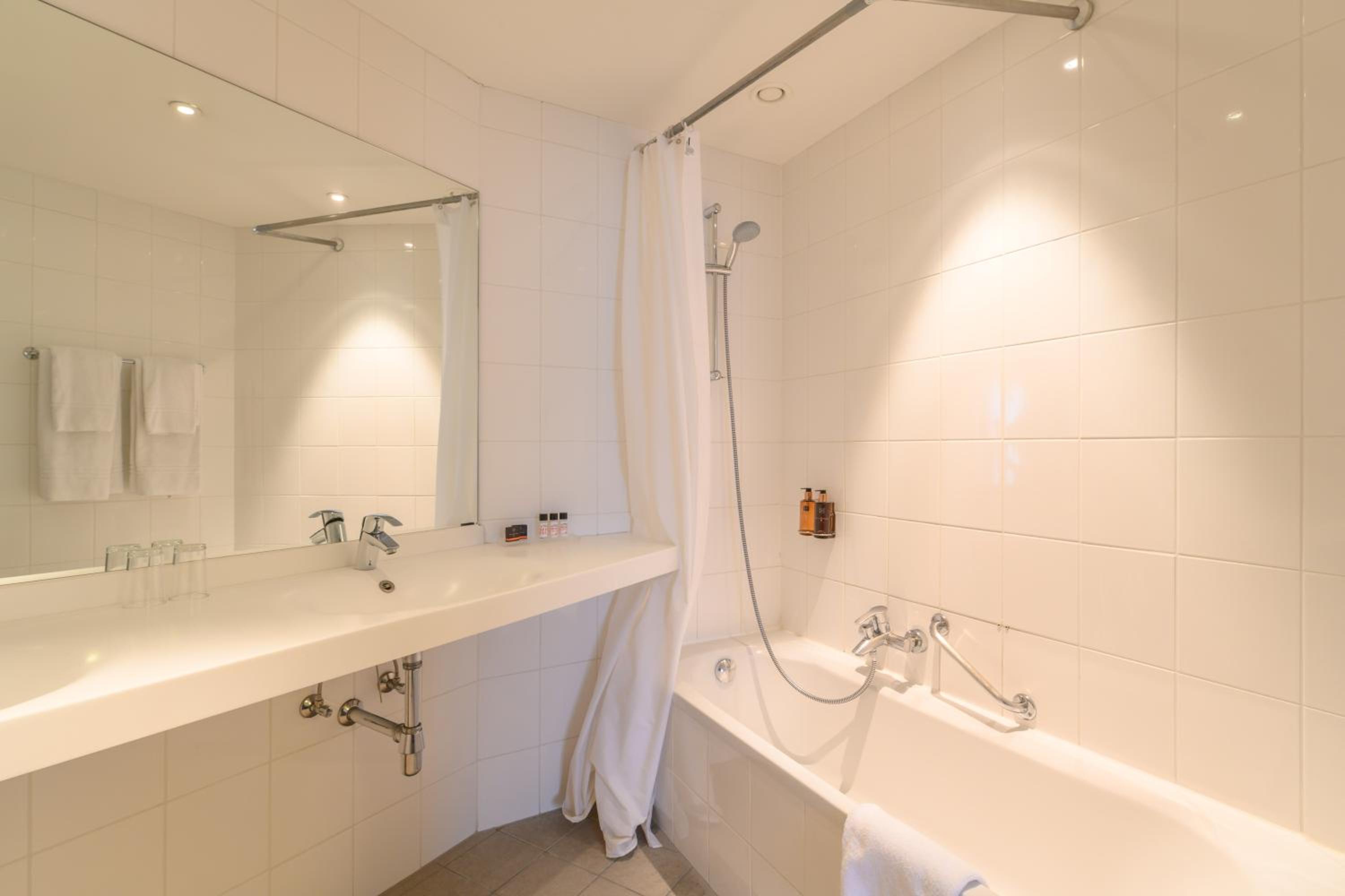 Alma Grand Place Hotel