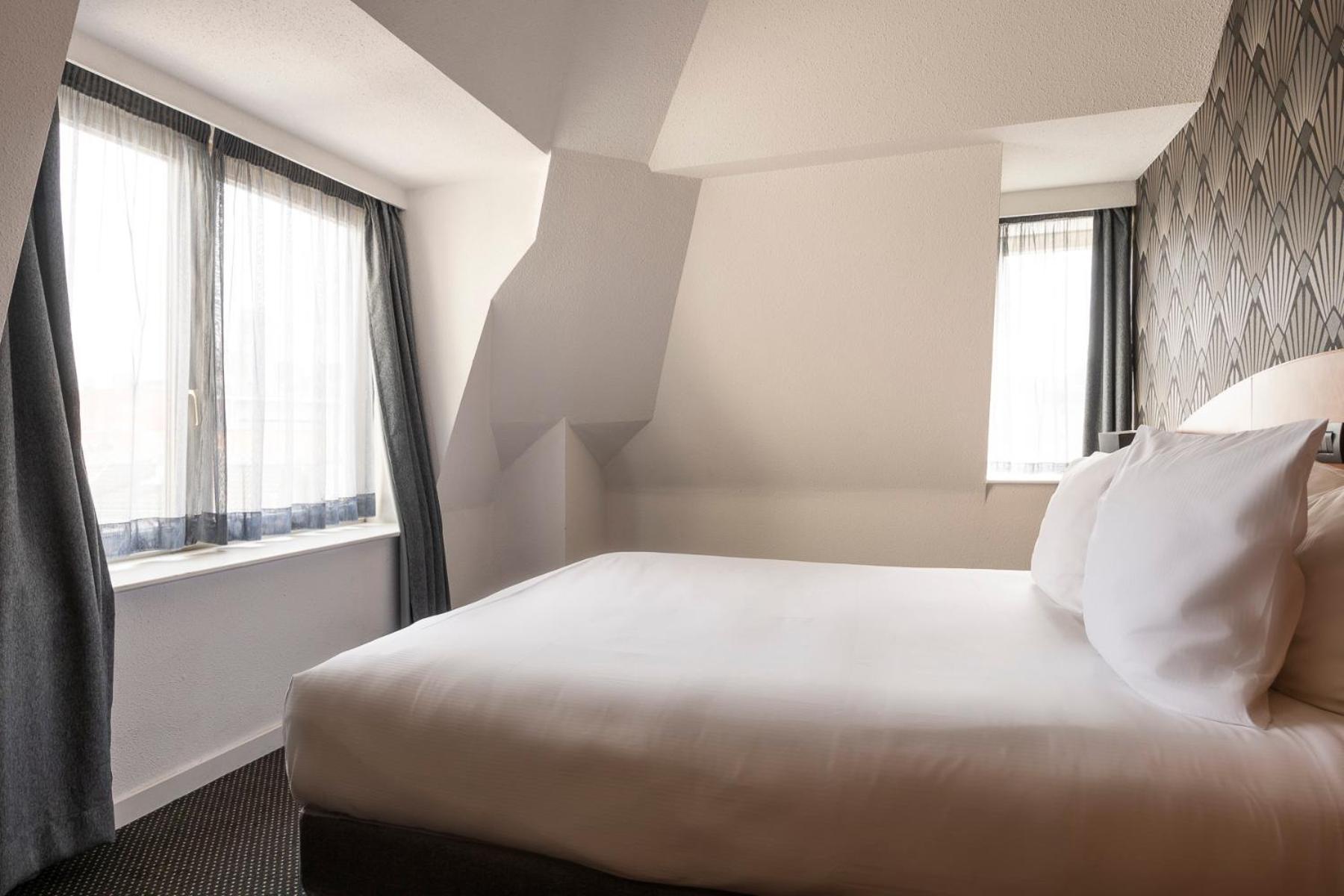 Aris Grand Place Hotel